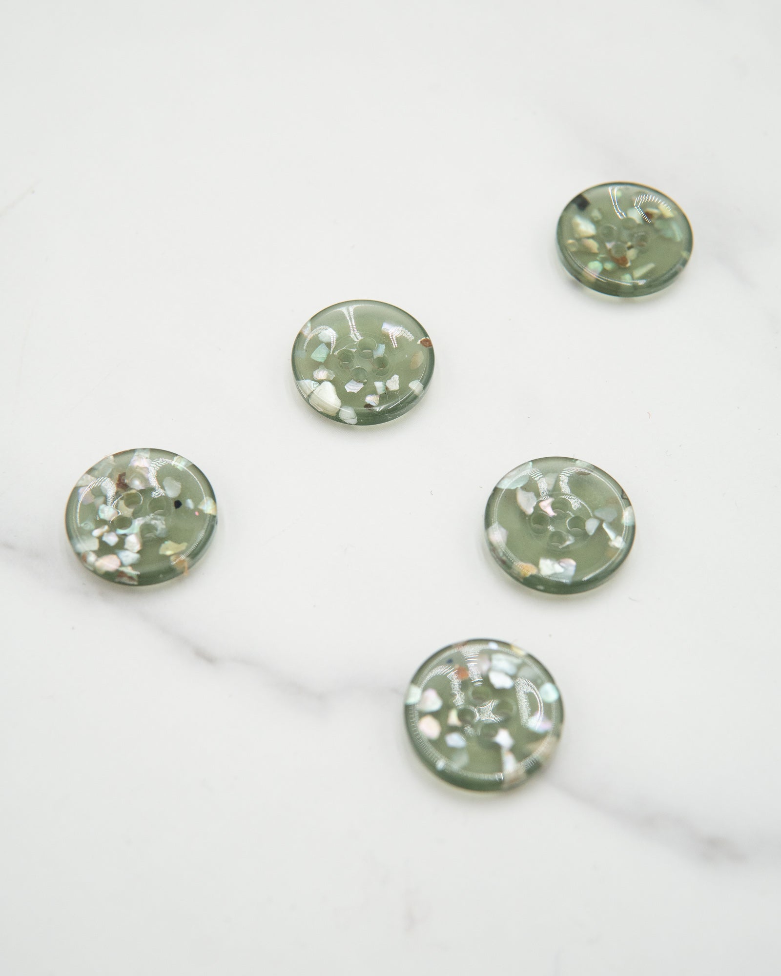 Transparent buttons with shell texture - 20mm