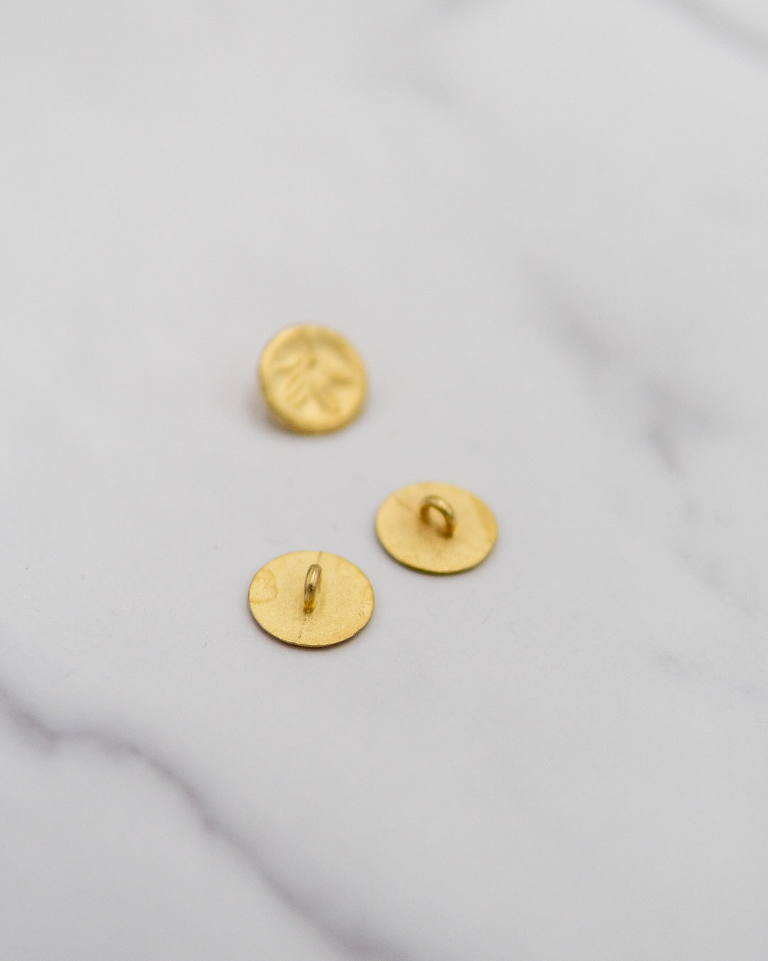 Leafy matte metal shanked buttons in gold-color - 5/8" / 15 mm