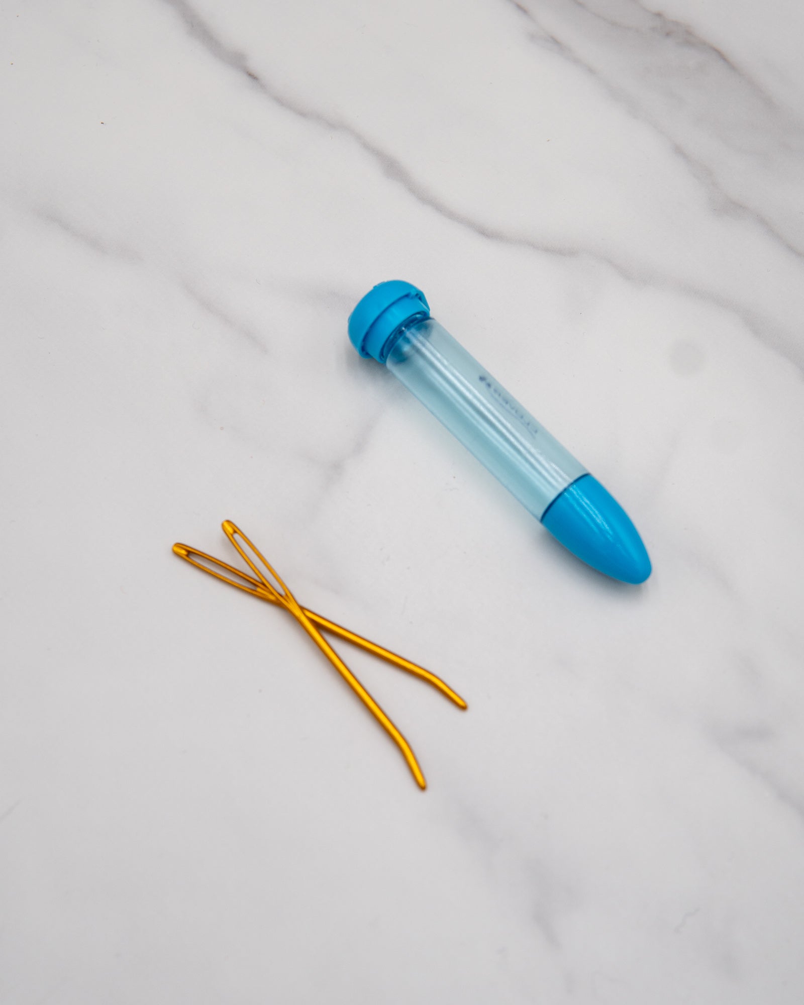 Jumbo, bent tip darning needles with case