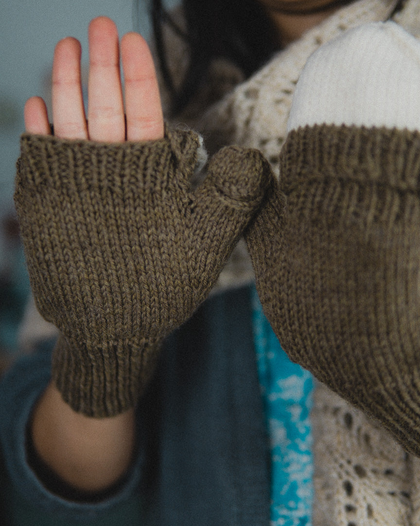 Clara's Playtime Mittens - Knitting Pattern (PDF)